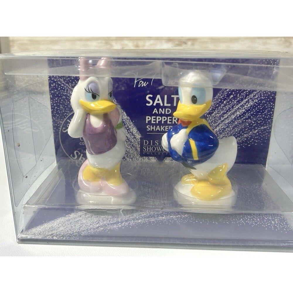 Disney Showcase Collection Donald & Daisy Duck Salt & Pepper Shakers Paul Cardew